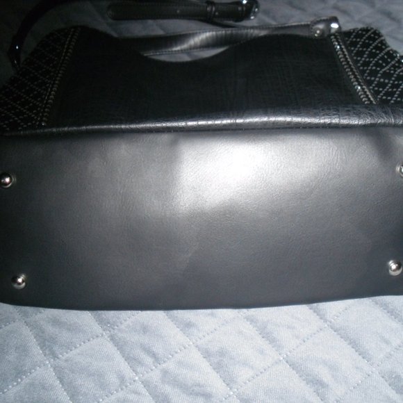 Urban Expressions Holland Hobo Large Chain perforated vegan leather purse black - Picture 11 of 11